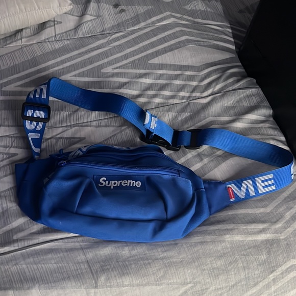 Supreme Bag very comfortable and adjustable for any size able to hold anything - Picture 3 of 5